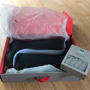 Women black adjust hunter rain boots and socks